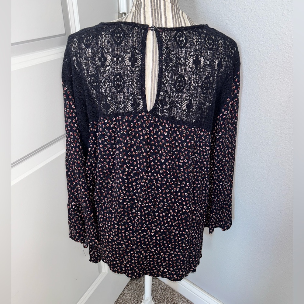 Eyeshadow Women’s Black Floral and Lace Blouse - Picture 4 of 8